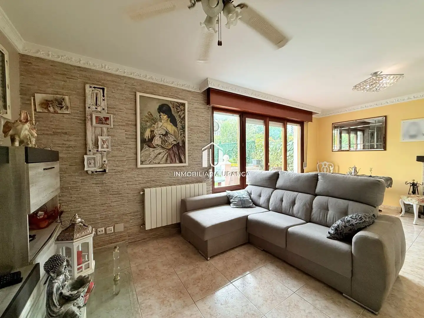 Sala d'estar de Casa o xalet en venda en Meruelo amb Calefacció, Jardí privat i Terrassa