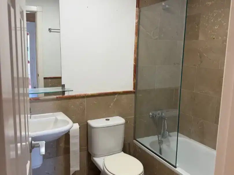Bany de Pis de lloguer en Armilla amb Aire condicionat