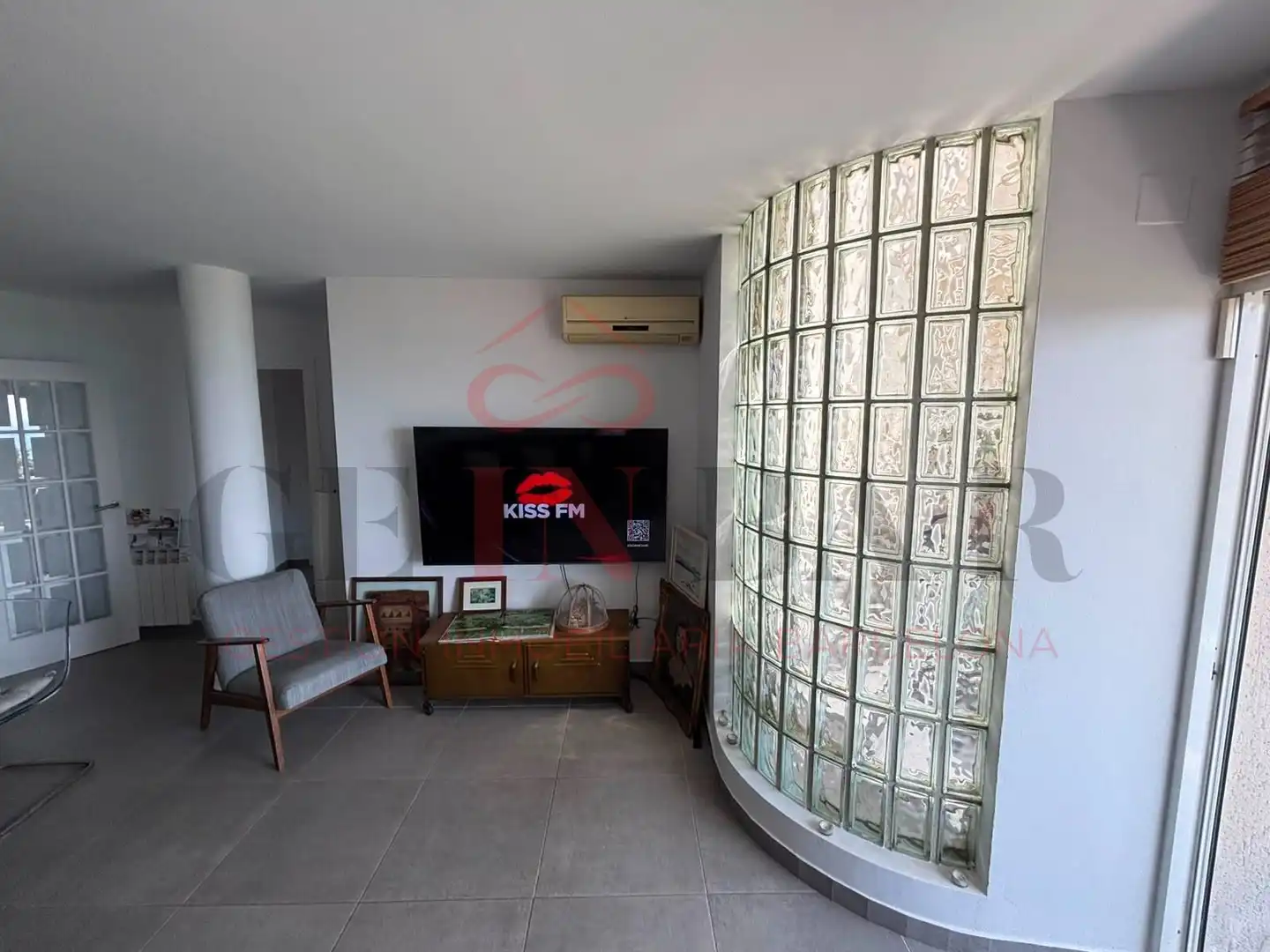 Sala d'estar de Àtic en venda en Sant Andreu de Llavaneres amb Aire condicionat, Calefacció i Jardí privat