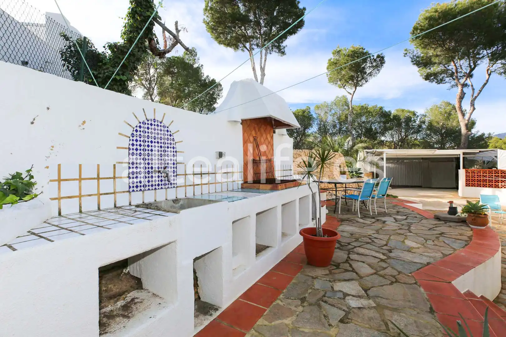 Vista exterior de Casa o xalet en venda en La Nucia amb Aire condicionat, Jardí privat i Terrassa