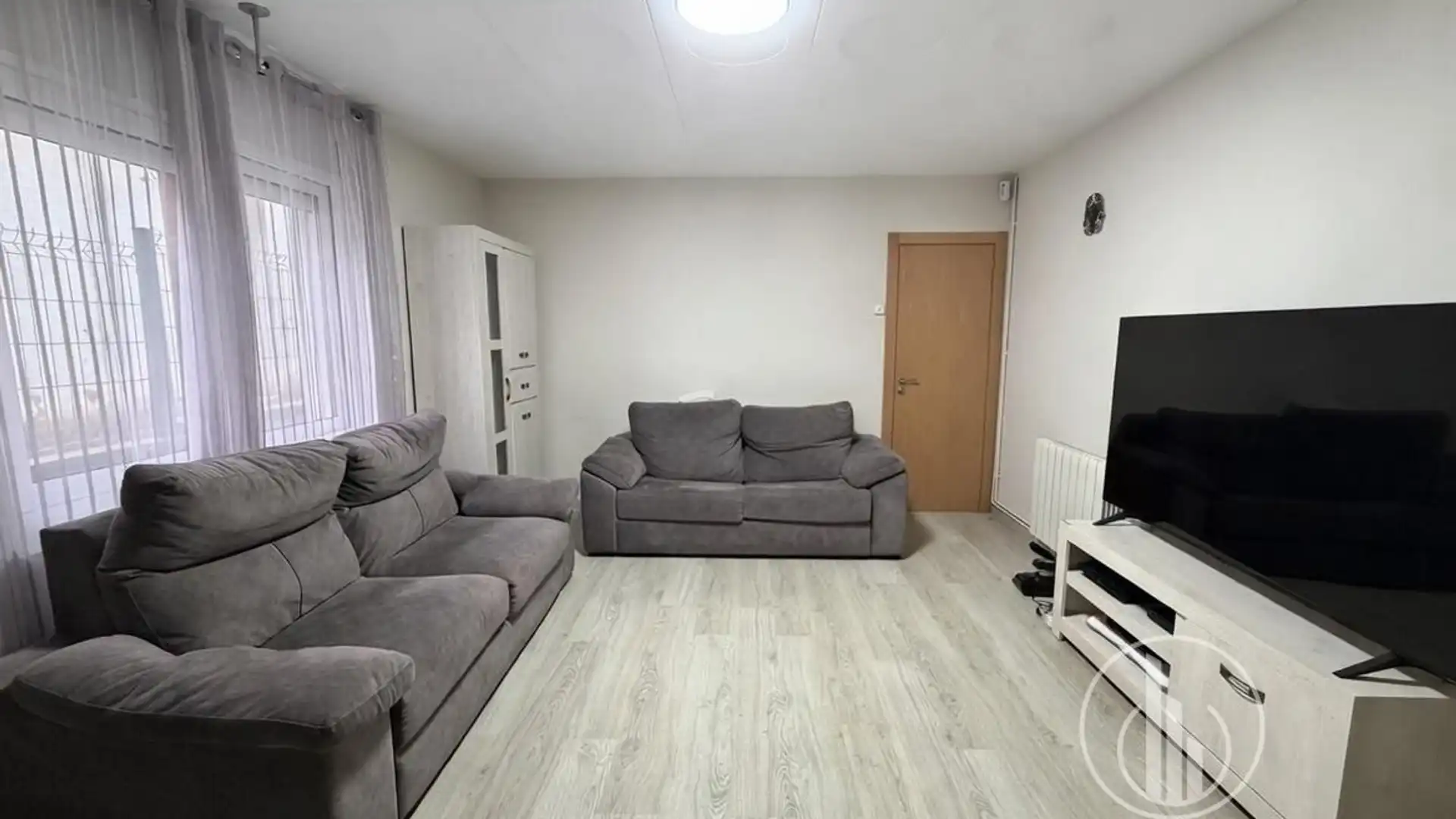 Sala de estar de Casa adosada en venta en Olot con Jardín privado, Terraza y Trastero