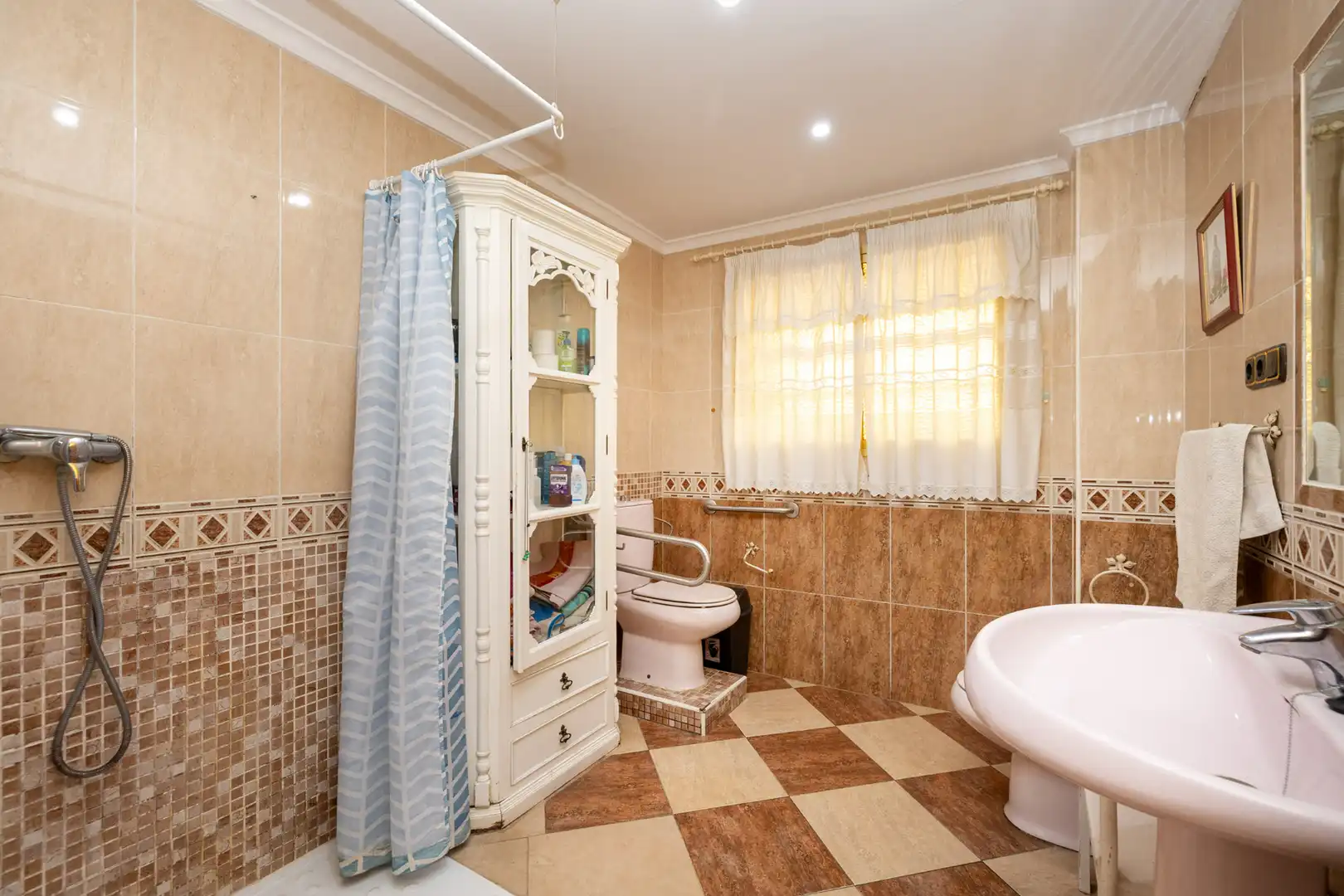 Badezimmer von Haus oder Chalet zum Verkauf in Motril mit Klimaanlage, Terrasse und Balkon