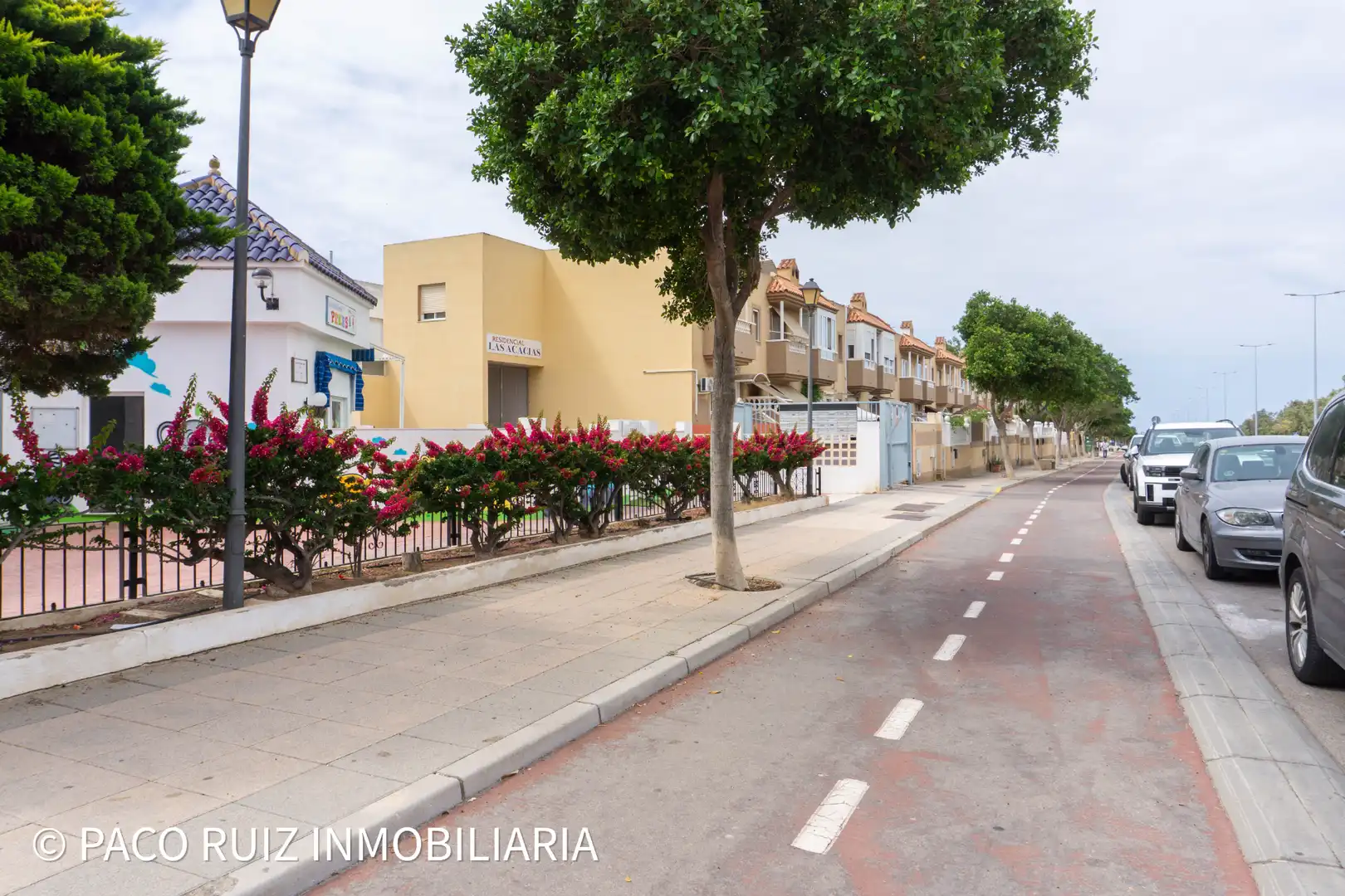 Vista exterior de Local en venda en Almería amb Aire condicionat i Moblat