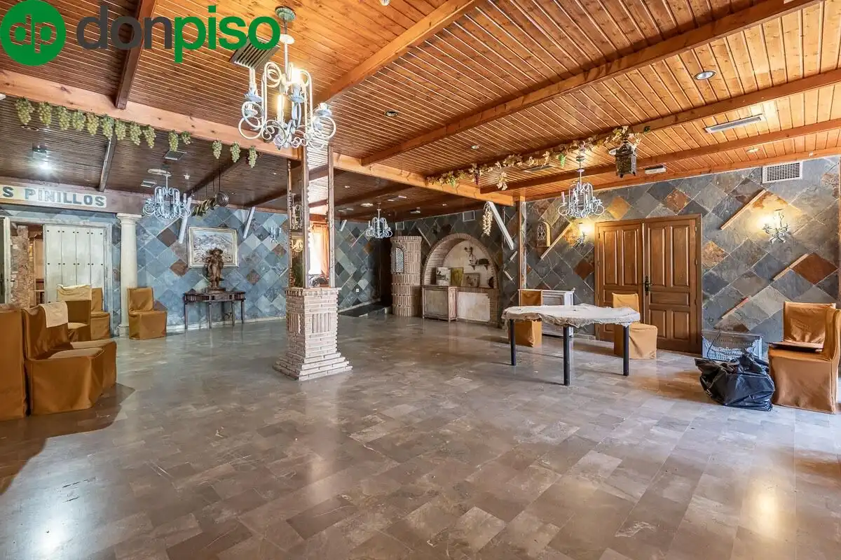 Local en venta en Pinos Genil con Terraza
