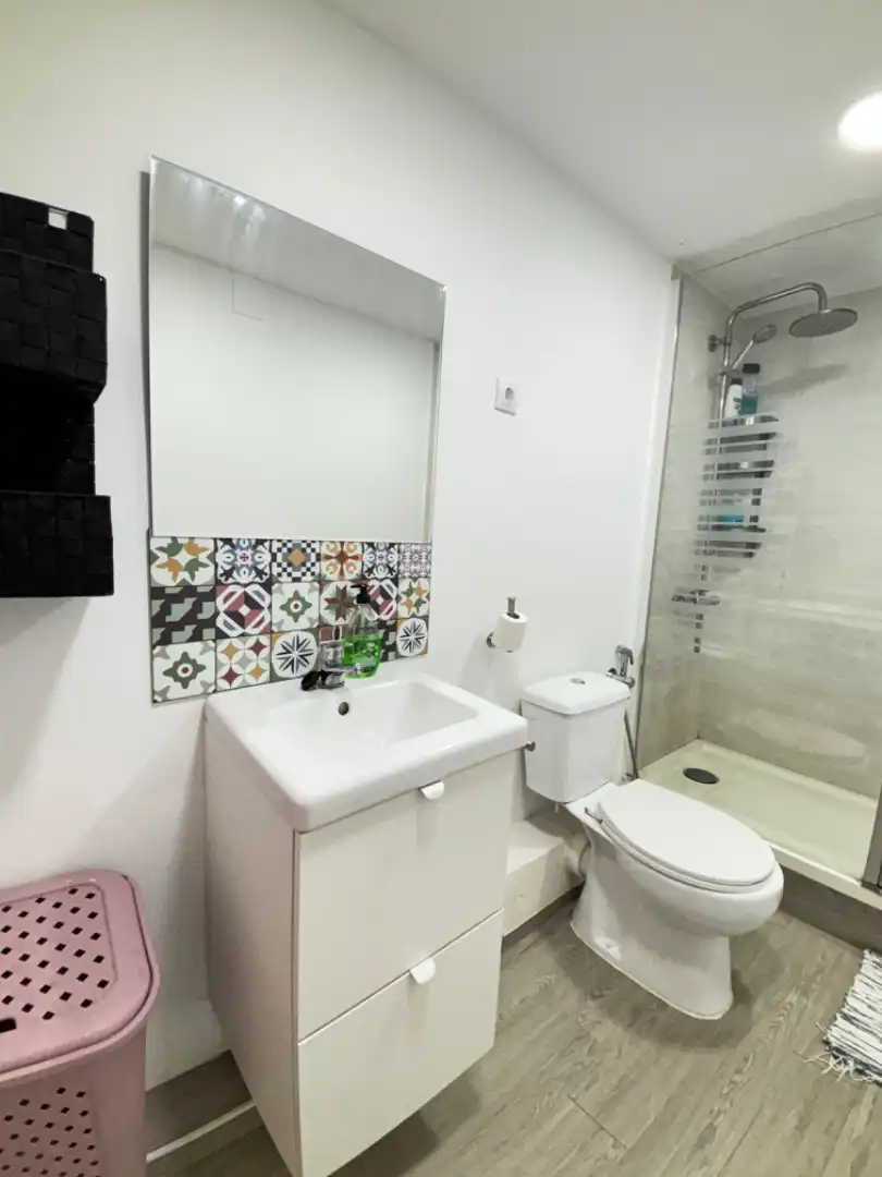 Bathroom of Flat for rent in Madrid  with Air Conditioner, Heating and Furnished