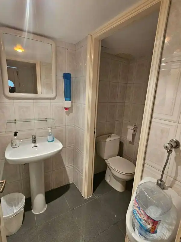 Bany de Local en venda en Las Palmas de Gran Canaria amb Aire condicionat, Moblat i Alarma