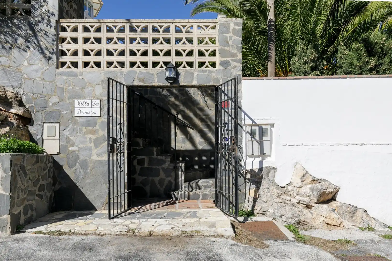 Houses for sale in Almuñécar  with Air Conditioner, Private garden and Terrace