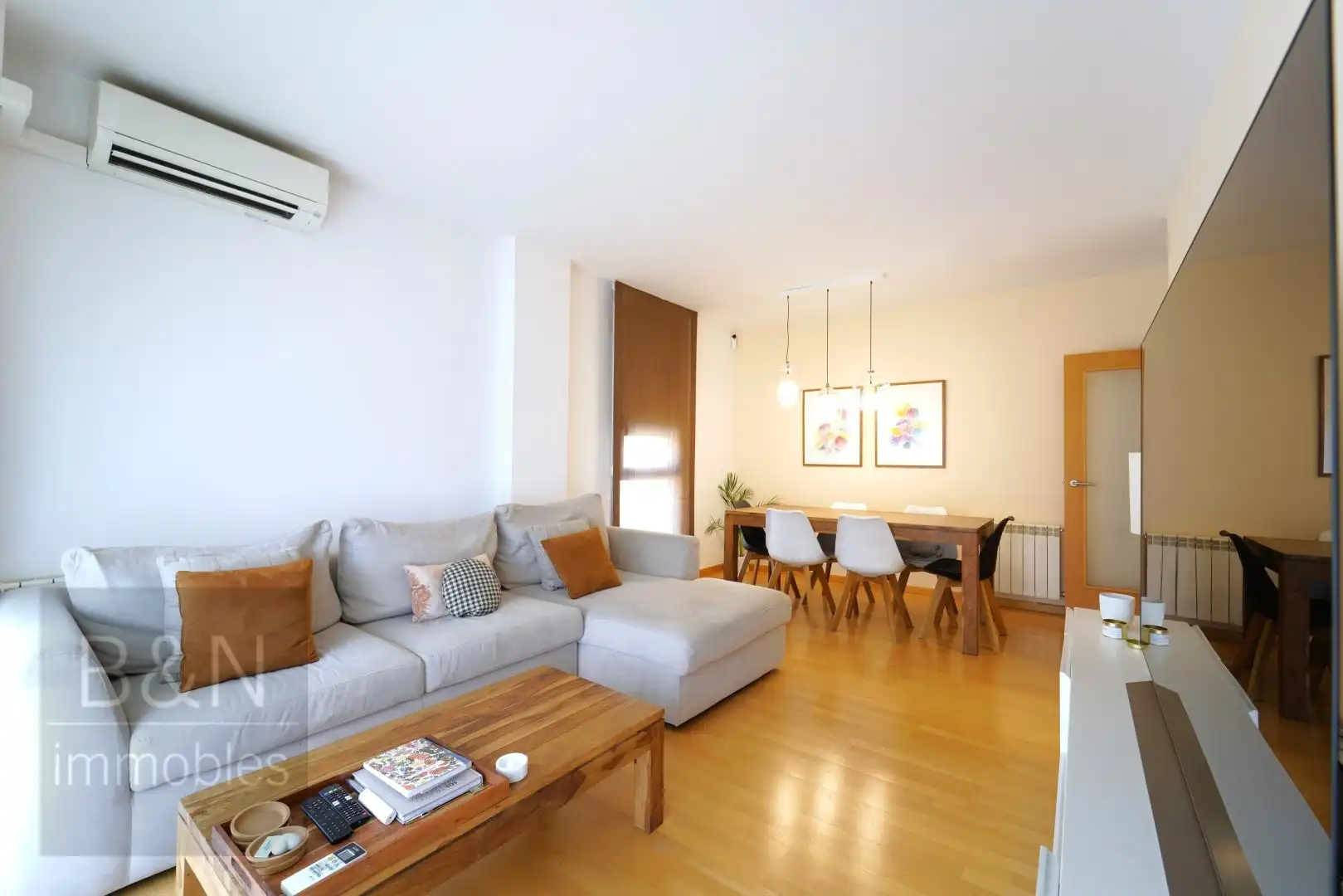 Sala de estar de Piso en venta en Terrassa con Aire acondicionado, Calefacción y Piscina