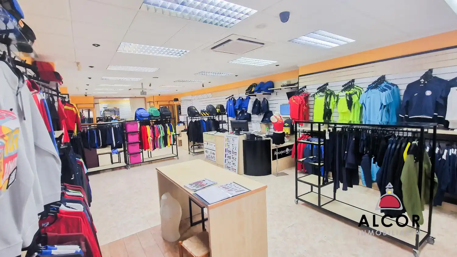 Locale commerciale in vendita a Puerto, imagen 3