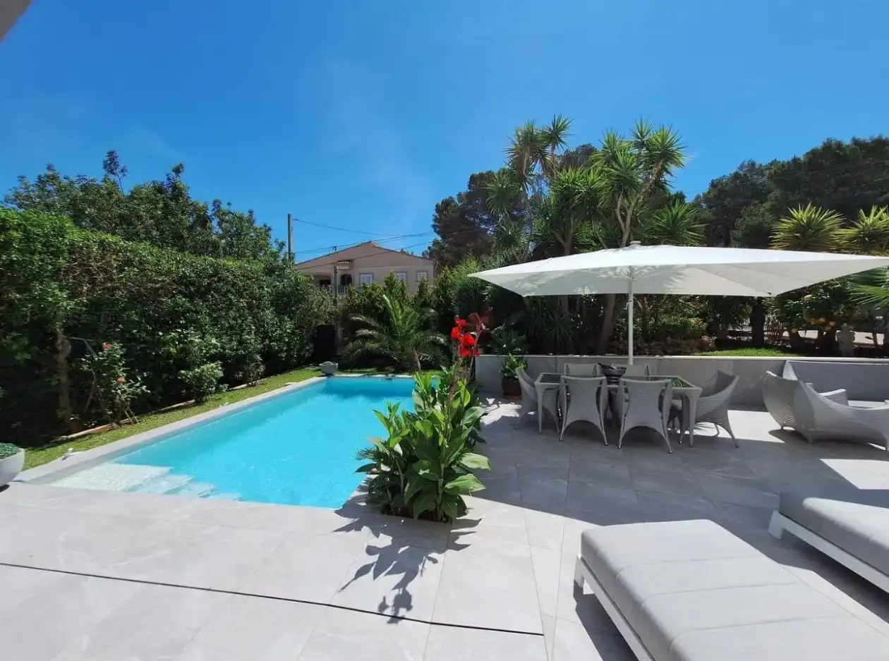 Swimming pool of Houses for sale in Calvià