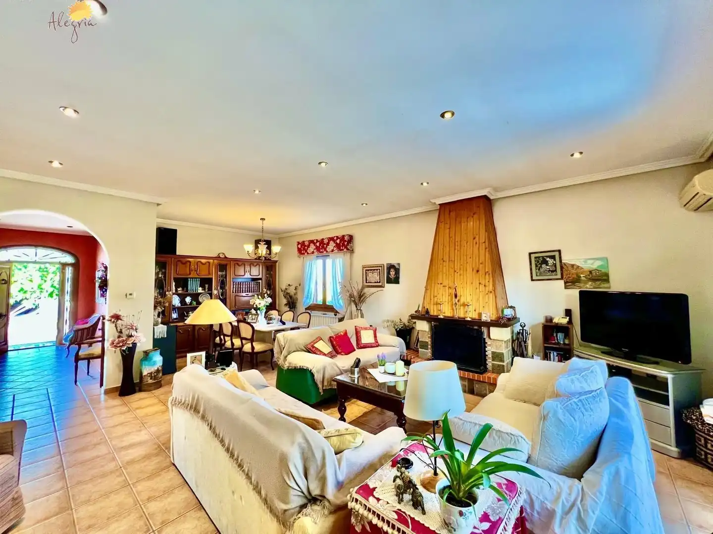 Sala d'estar de Casa o xalet en venda en Daya Vieja amb Aire condicionat, Calefacció i Jardí privat