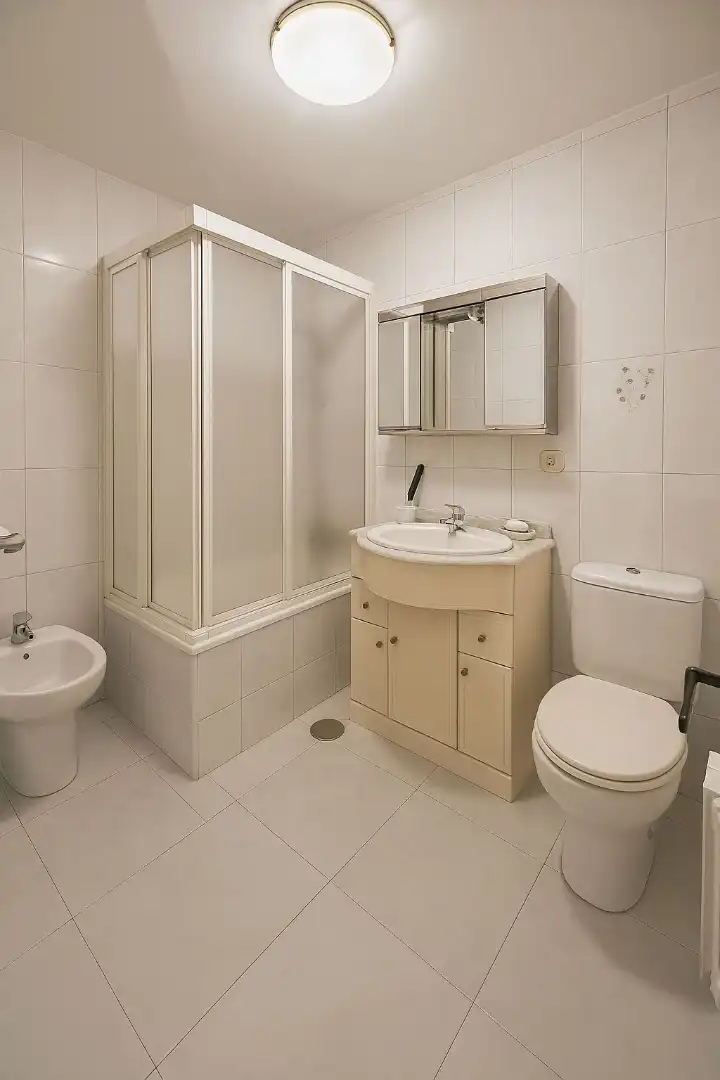 Badezimmer von Wohnung zum Verkauf in Madrid mit Heizung