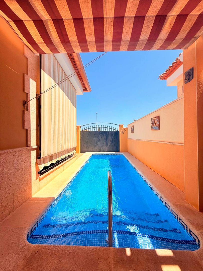 Piscina de Casa o xalet en venda en Bigastro amb Aire condicionat, Jardí privat i Terrassa