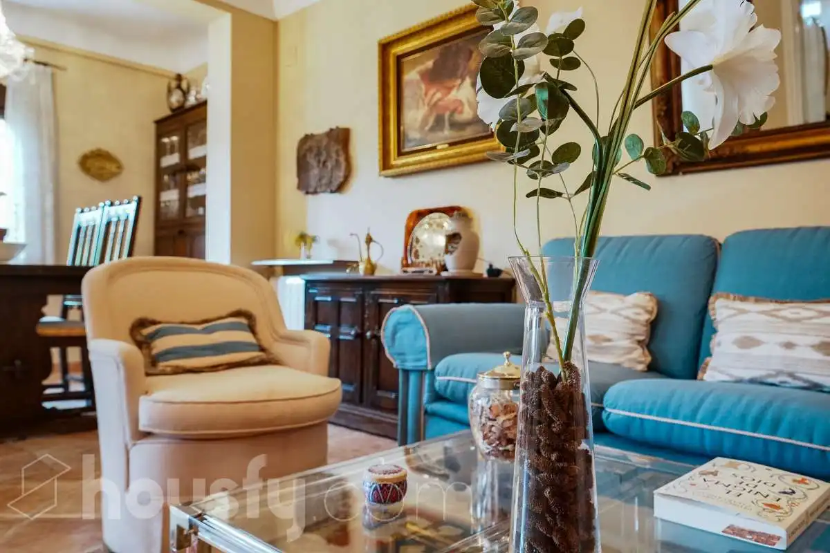 Houses for sale in Cl Lirios, Hispanoamérica - Bernabéu