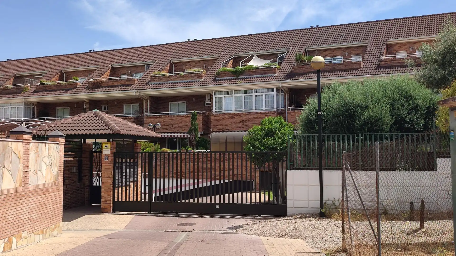 Vista exterior de Casa adosada de alquiler en Zaragoza con Aire acondicionado, Calefacción y Jardín privado