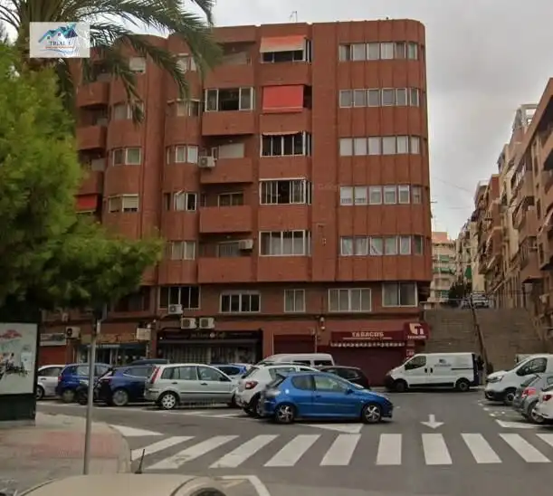 Piso con terraza en venta en Calle BENILLUP