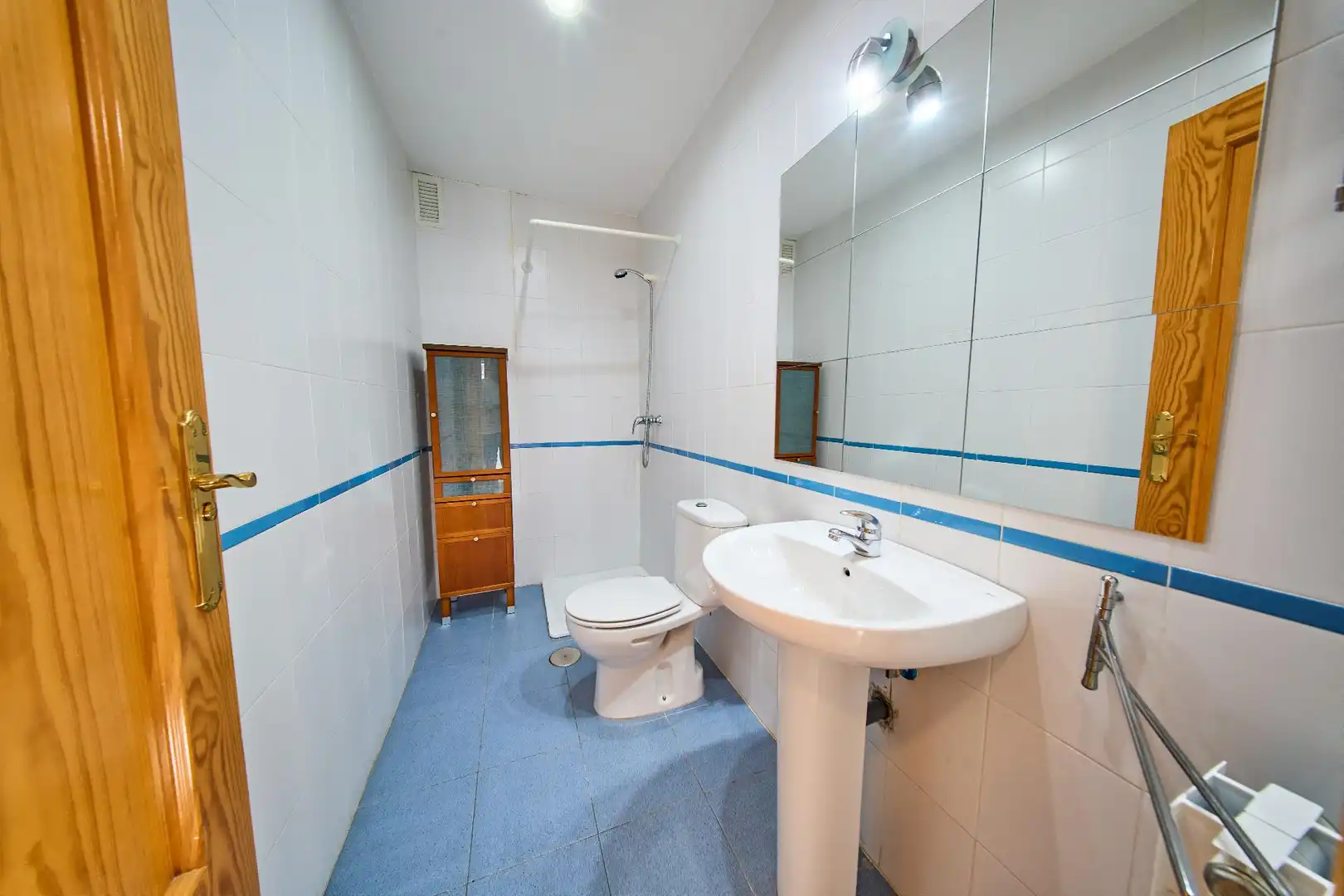 Baño de Piso en venta en Granada con Aire acondicionado, Calefacción y Trastero