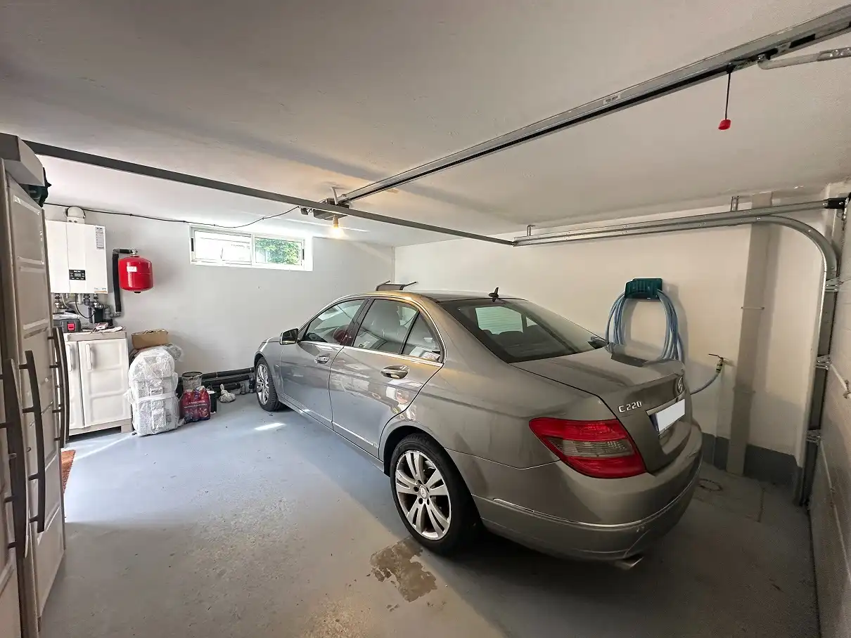 Parking de Casa o chalet en venta en Santiago de Compostela  con Calefacción, Jardín privado y Parquet