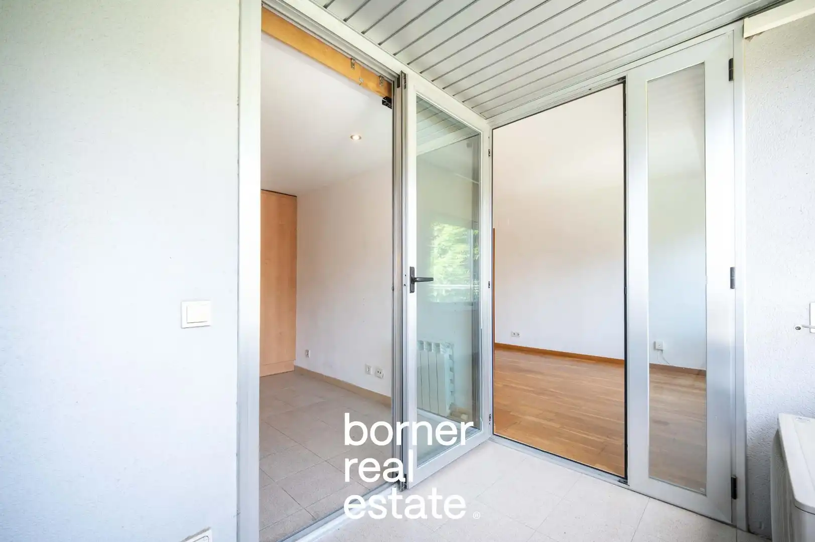 Vista exterior de Piso en venta en Sant Cugat del Vallès con Aire acondicionado, Calefacción y Jardín privado