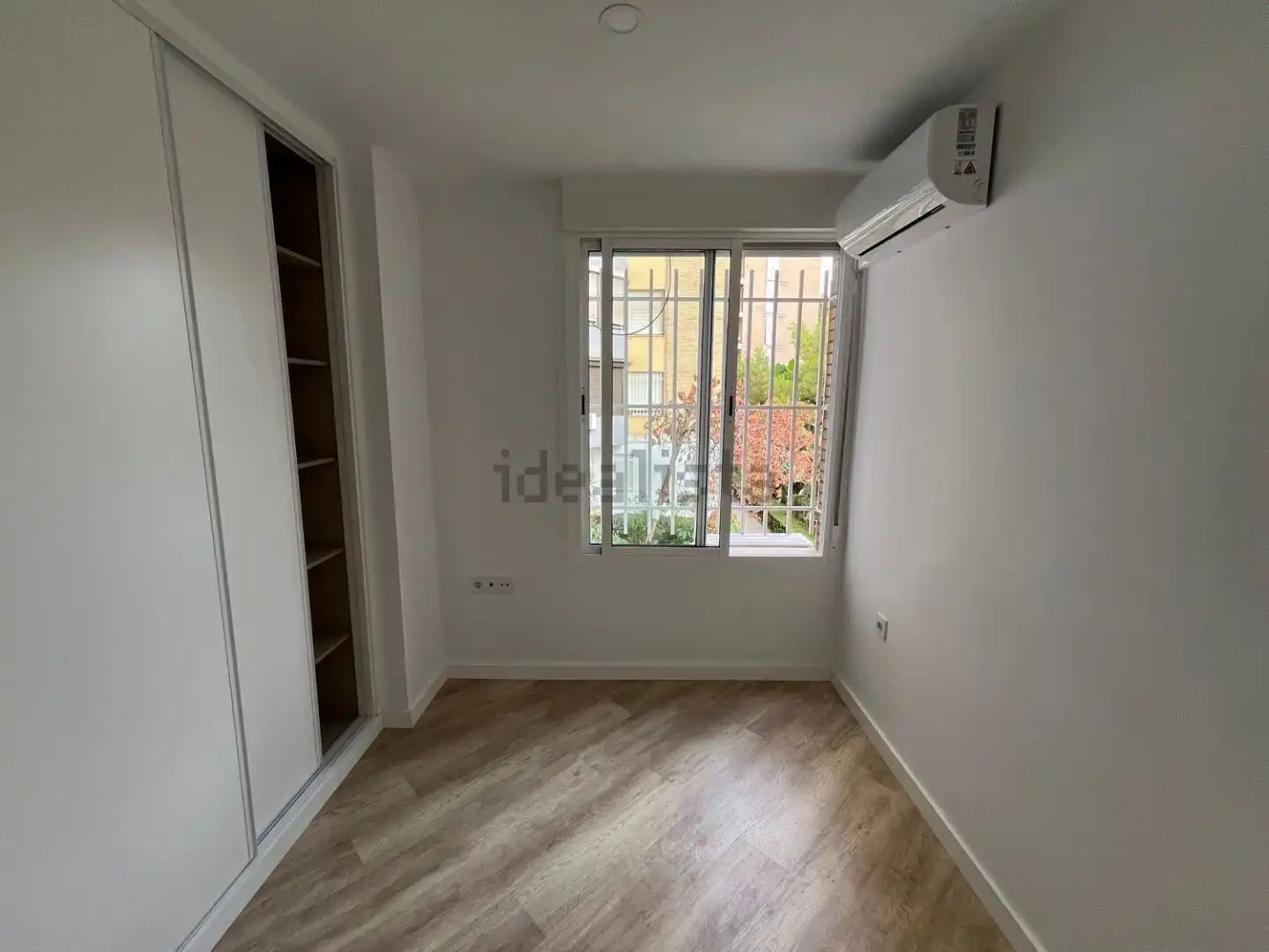 Habitación de Piso en venta en  Sevilla Capital con Aire acondicionado, Terraza y Balcón