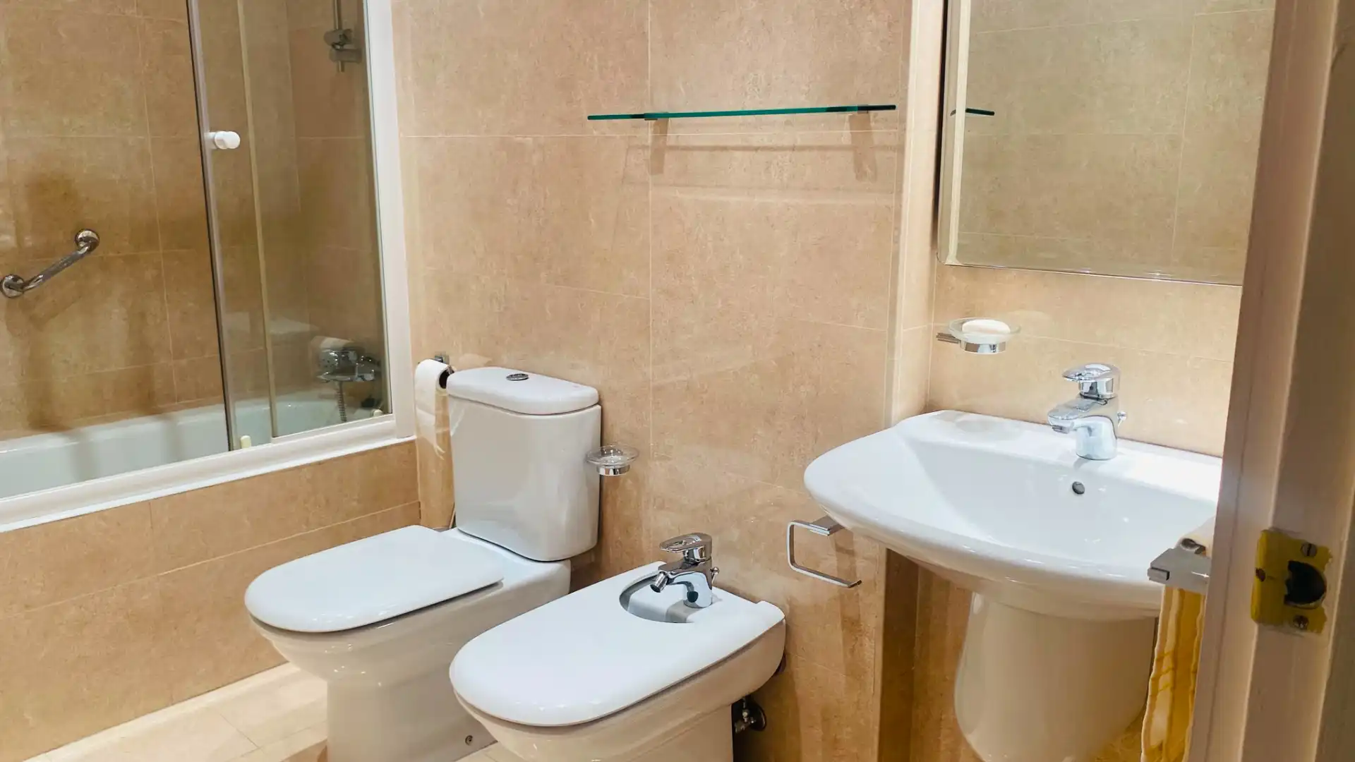 Baño de Piso en venta en Madrid con Aire acondicionado, Calefacción y Jardín privado