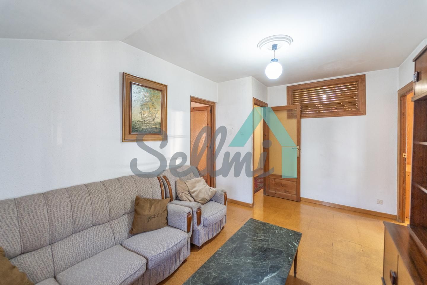 Sala d'estar de Pis en venda en Oviedo  amb Balcó