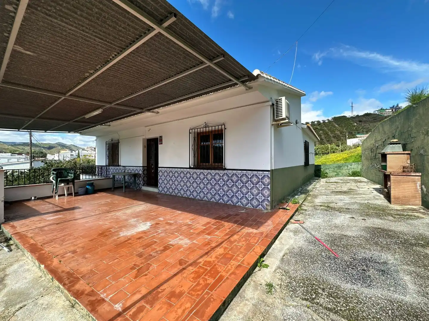 Vista exterior de Casa o xalet en venda en Vélez-Málaga amb Aire condicionat, Jardí privat i Traster
