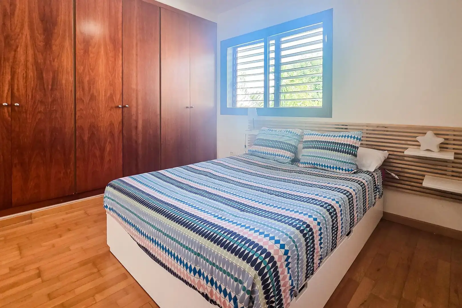 Schlafzimmer von Haus oder Chalet zum Verkauf in Montequinto mit Klimaanlage, Heizung und Terrasse