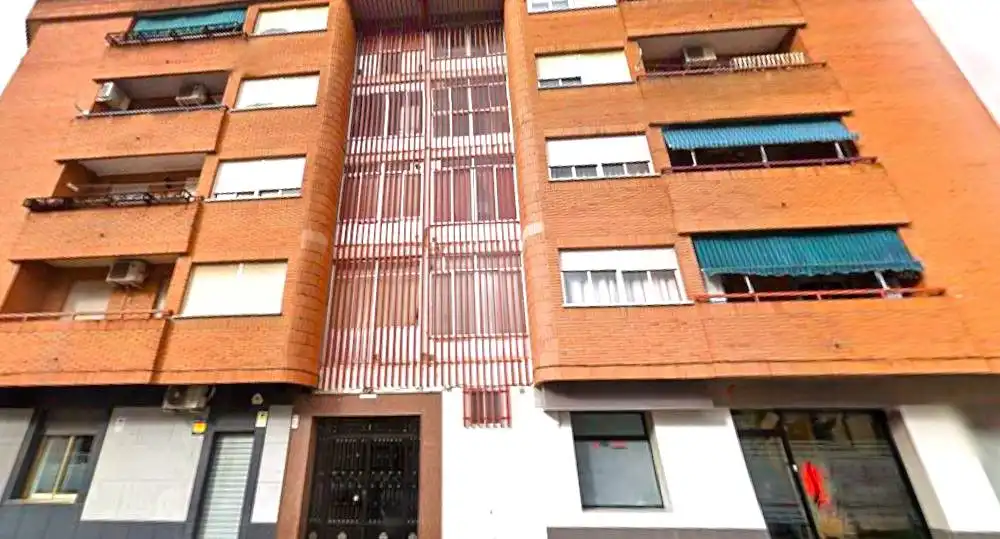 Vista exterior de Piso en venta en Villarrobledo con Balcón