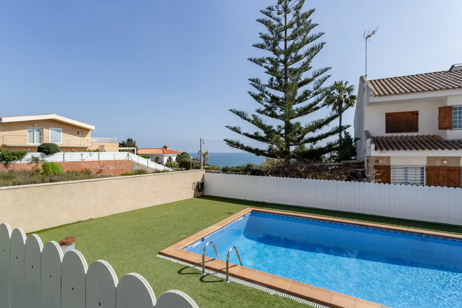 Piscina de Casa adosada en venta en Torredembarra con Aire acondicionado, Calefacción y Jardín privado