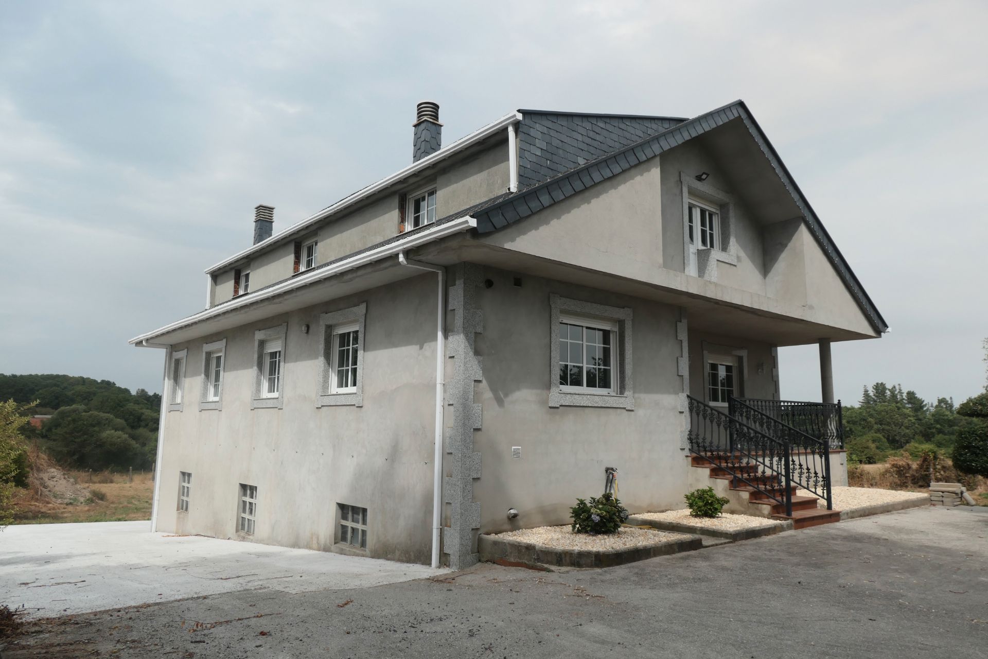 Vista exterior de Casa o xalet en venda en Friol amb Calefacció, Jardí privat i Terrassa