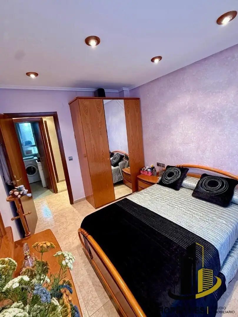 Bedroom of Flat for sale in Ledrada