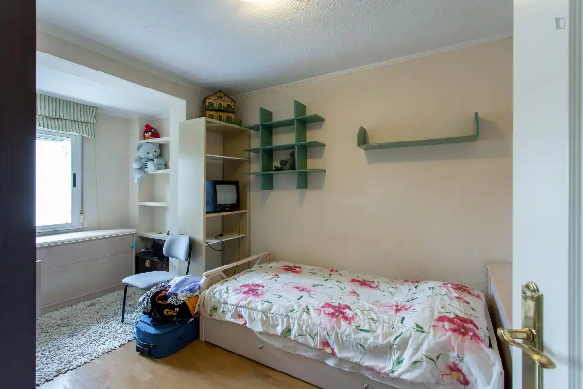 Habitación en Avenida Europa