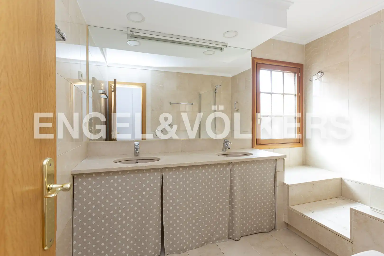 Baño de Casa o chalet de alquiler en Las Rozas de Madrid con Aire acondicionado, Calefacción y Jardín privado