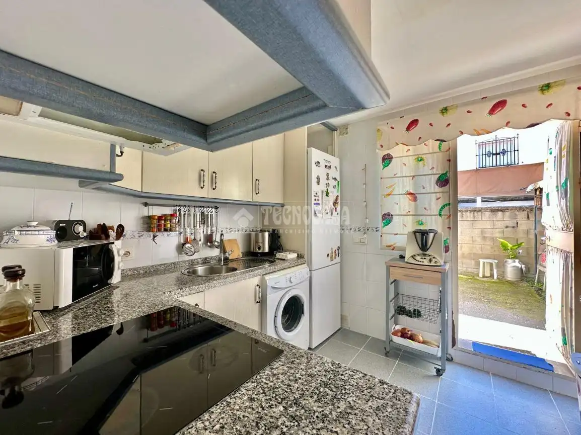 Cuina de Casa o xalet en venda en Jerez de la Frontera amb Aire condicionat, Jardí privat i Terrassa