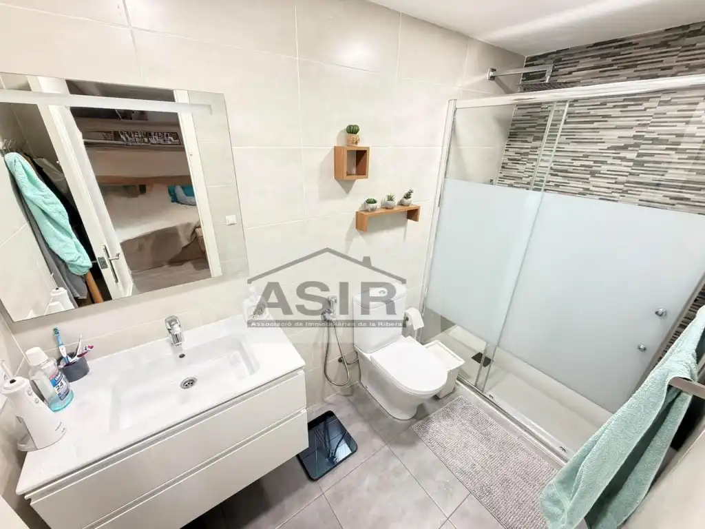 Bany de Pis de lloguer en Alzira amb Aire condicionat i Terrassa