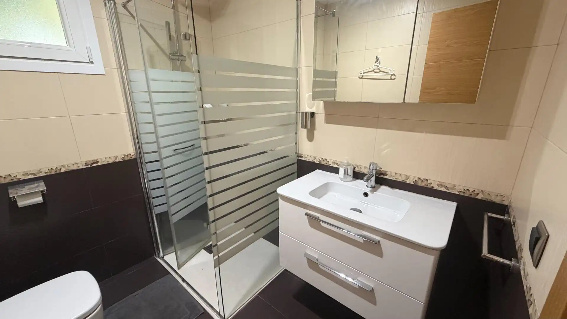 Badezimmer von Wohnung zur Miete in Madrid mit Klimaanlage, Heizung und Möbliert