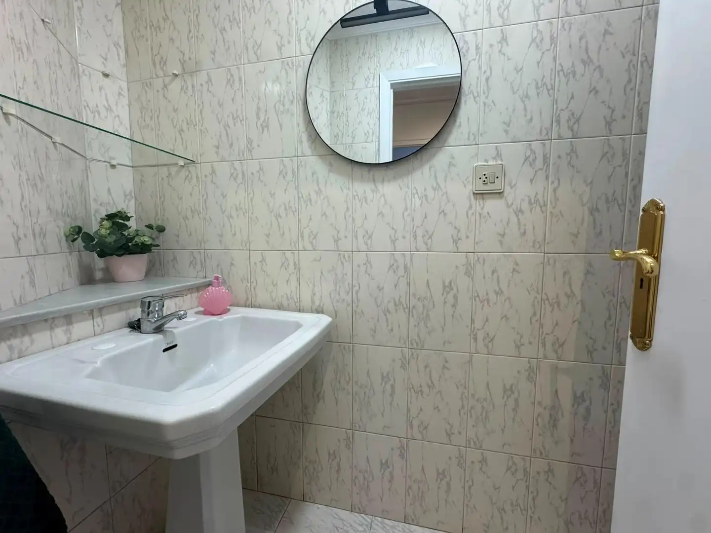 Baño de Piso para compartir en Ourense Capital  con Calefacción, Amueblado y Balcón