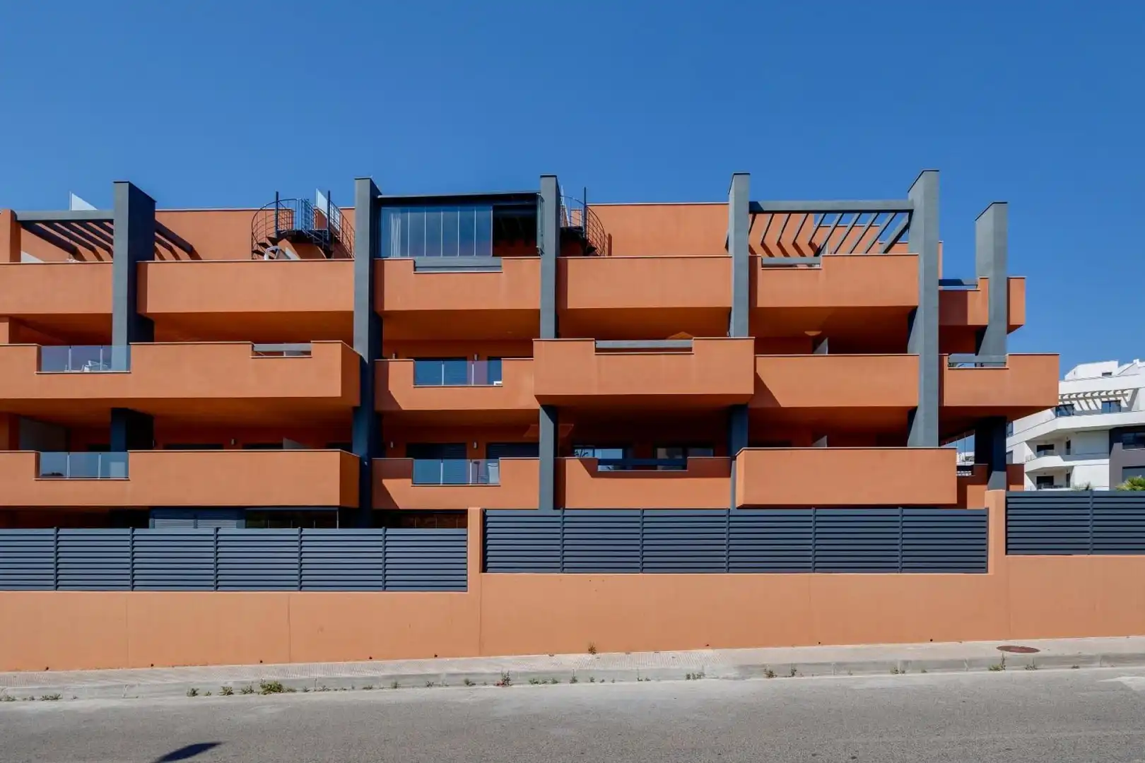 Vista exterior de Àtic en venda en Orihuela amb Aire condicionat, Terrassa i Moblat