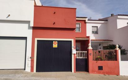 Vista exterior de Casa o xalet en venda en Gines