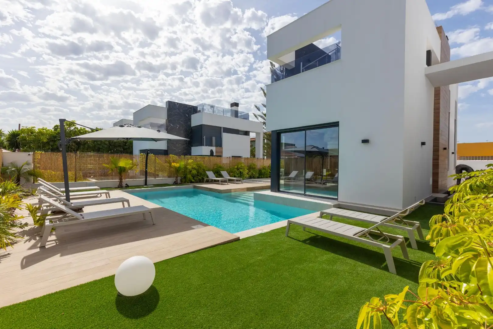Villa con piscina in vendita a Zona Carrefour - Urbanizaciones, imagen 6