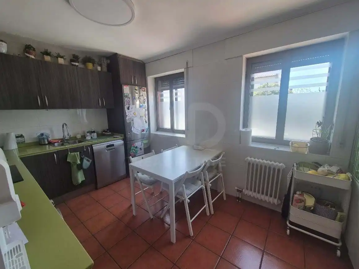 Cuina de Casa adosada en venda en Monterrubio de Armuña amb Calefacció i Terrassa