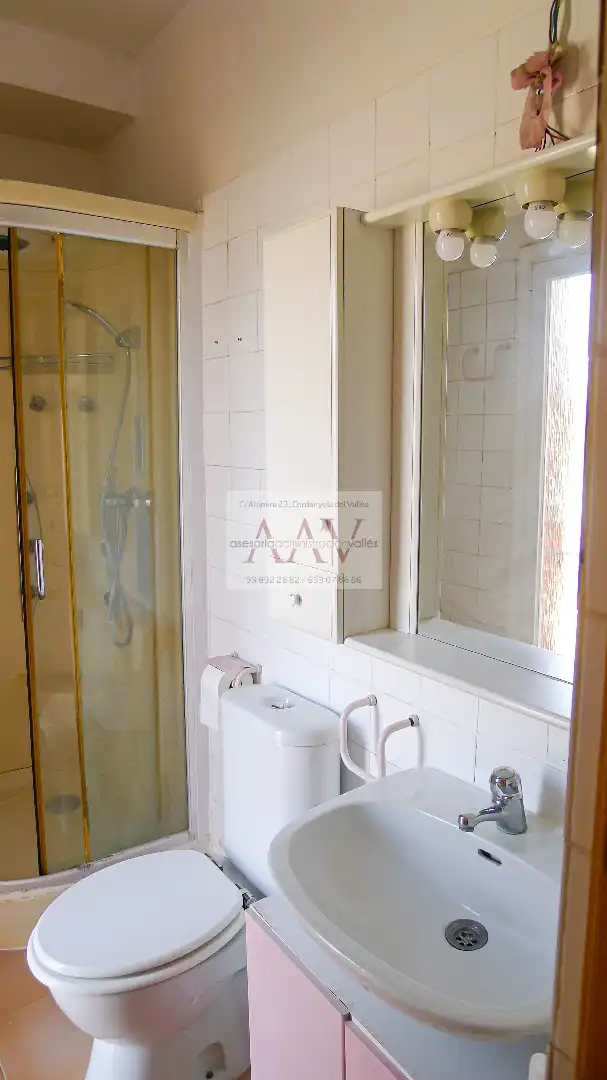 Badezimmer von Maisonette zum Verkauf in Matadepera mit Klimaanlage, Heizung und Privatgarten