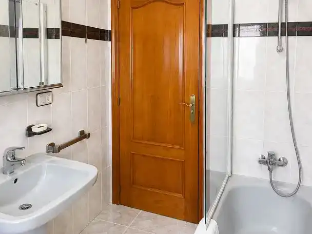 Bany de Pis en venda en Almuniente amb Balcó