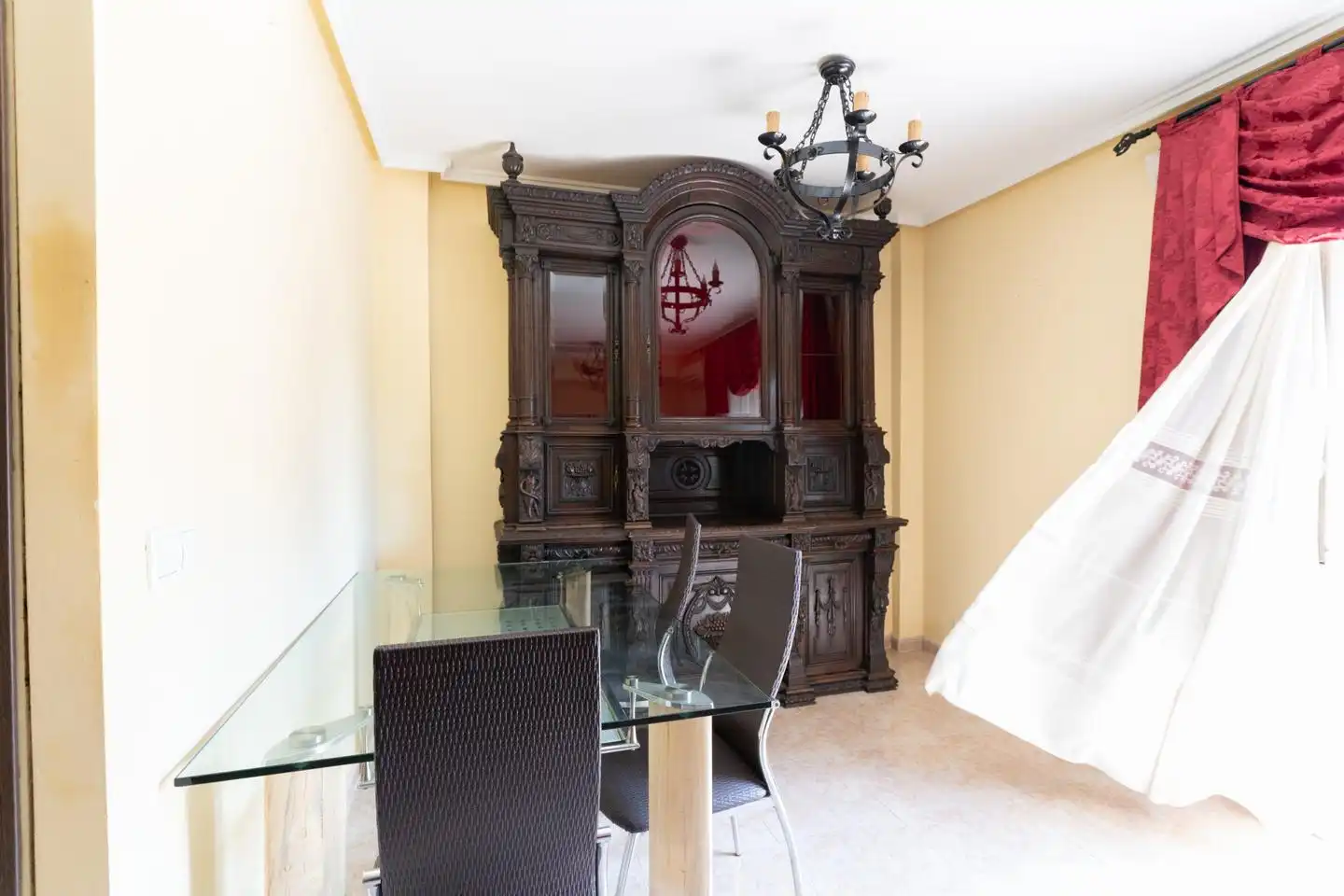 Esszimmer von Einfamilien-Reihenhaus zum Verkauf in Santa Pola mit Klimaanlage, Privatgarten und Terrasse