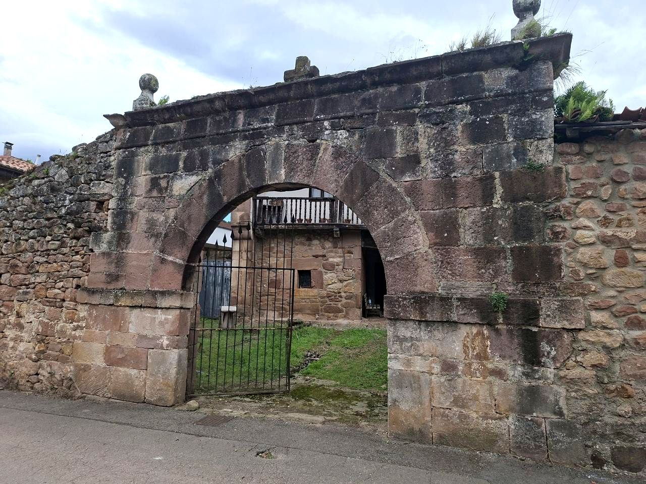 Vista exterior de Finca rústica en venta en Cabezón de la Sal con Calefacción, Jardín privado y Terraza