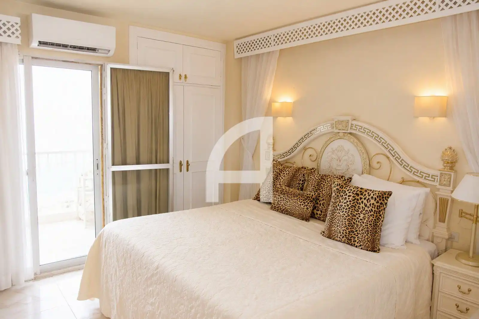 Schlafzimmer von Dachboden zum Verkauf in Benalmádena mit Klimaanlage, Heizung und Terrasse