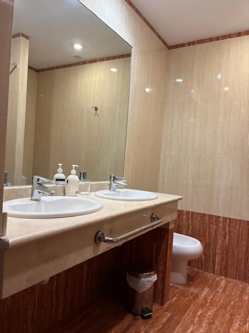 Bany de Apartament en venda en Benahavís amb Jardí privat, Alarma i Piscina comunitària