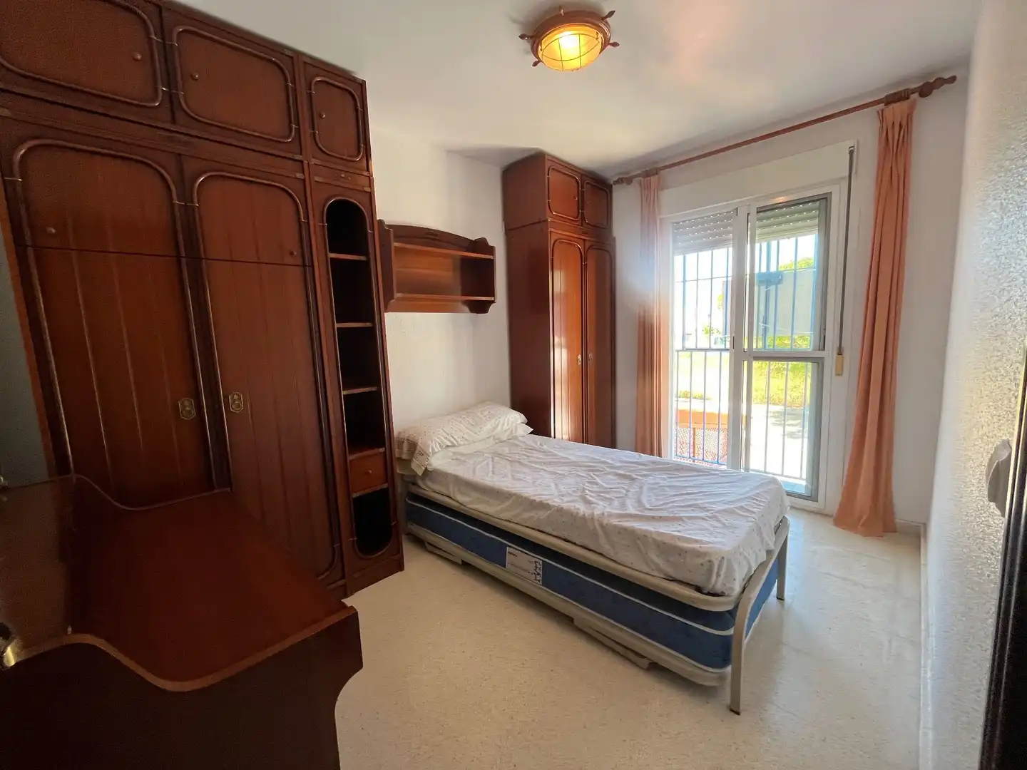 Schlafzimmer von Maisonette zum Verkauf in Chipiona mit Privatgarten, Terrasse und Möbliert