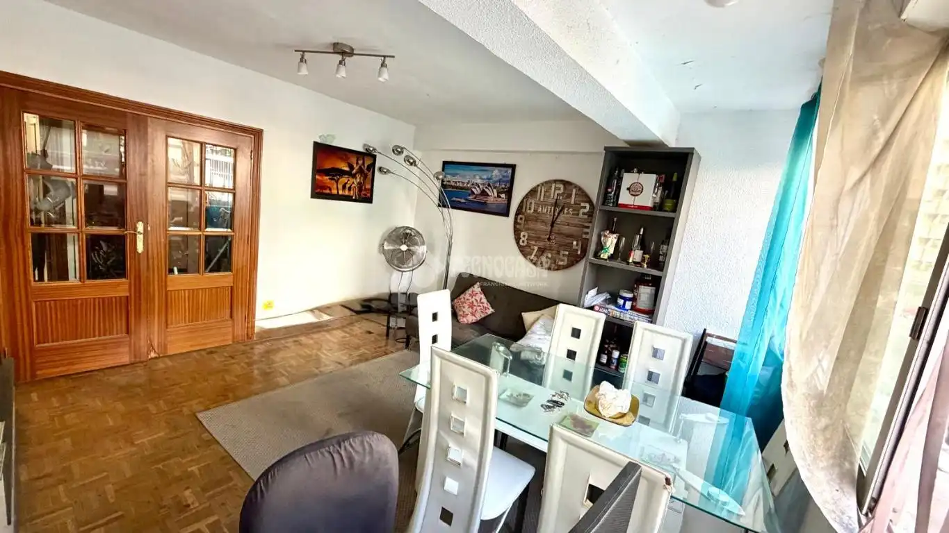 Comedor de Piso en venta en Madrid con Calefacción